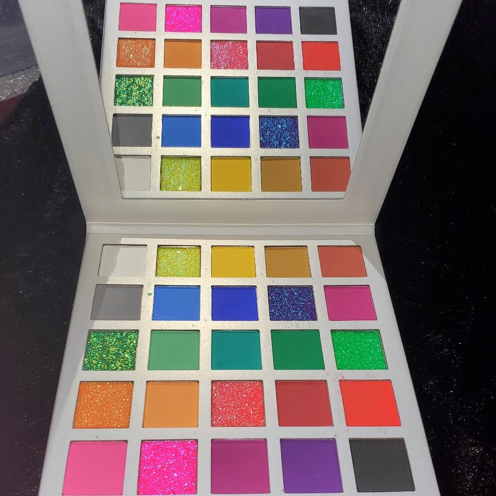 Colorful eyeshadow palette